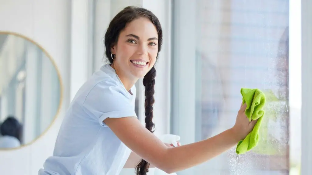 Maintaining Cleanliness and Hygiene in the Grow Room to Minimize Odor