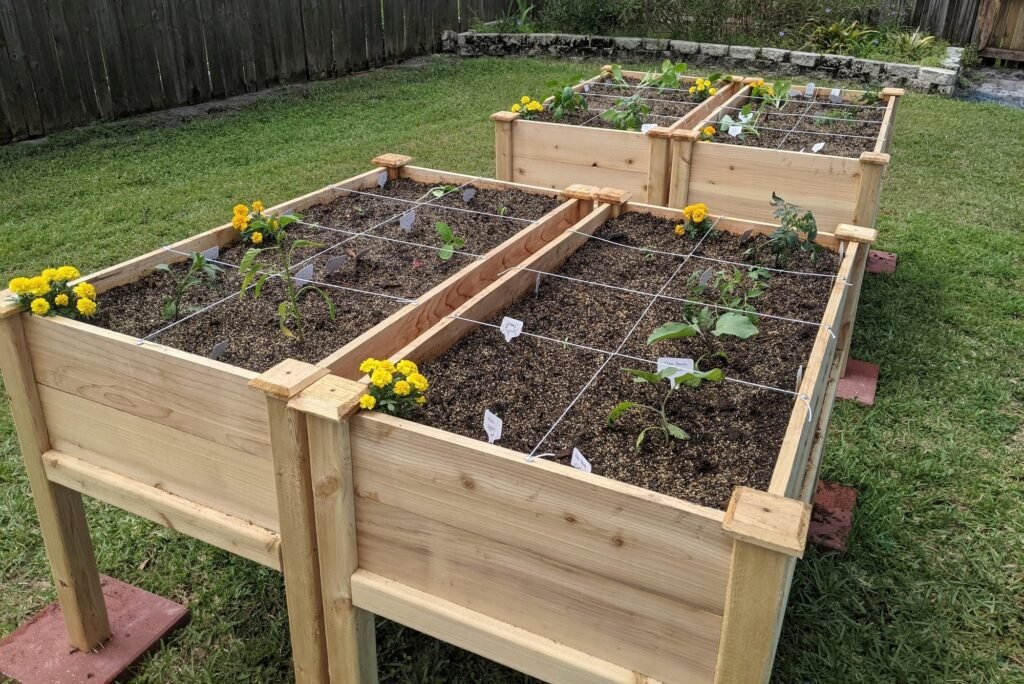 How to Fill a Tall Raised Garden Bed Quickly and Easily - South Elmonte ...